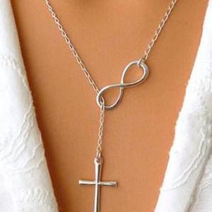 Antique Silver Cross Pendant Chain Necklace..